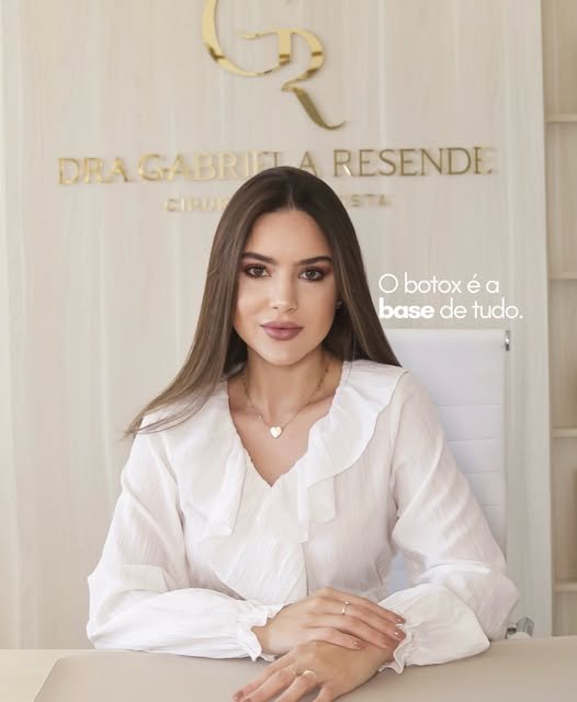 Dra. Gabriela Resende em seu consultório
